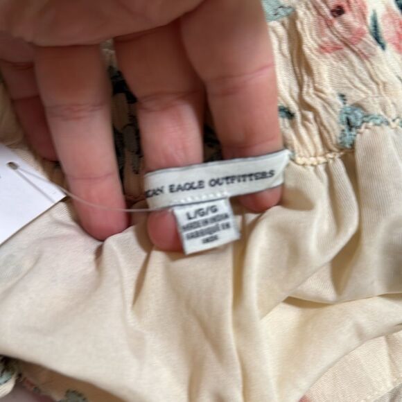 American Eagle Outfitters Floral Beige Neutral Flowly Skirt Women's L NWT - Picture 5 of 6